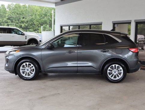 Used 2020 Ford Escape SE image 2