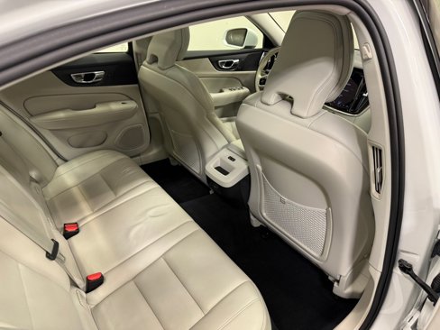 Used 2021 Volvo S60 T6 Momentum image 19