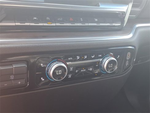 Used 2025 GMC Sierra 1500 SLT image 9