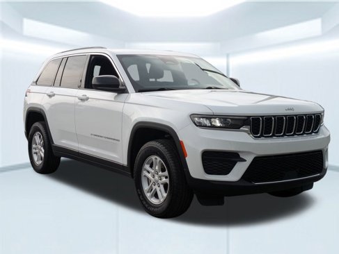 Used 2024 Jeep Grand Cherokee Laredo image 8
