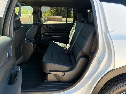 New 2026 Chevrolet Traverse LT image 18