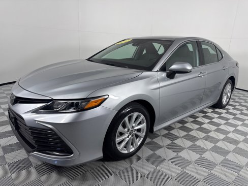 Used 2022 Toyota Camry LE image 10