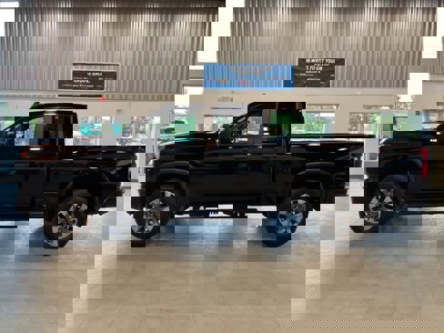 Used 2022 Chevrolet Silverado 2500 Custom w/ Custom Value Package image 8