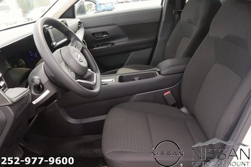 Used 2025 Nissan Kicks S image 13