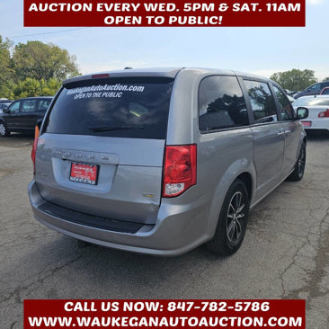 Used 2018 Dodge Grand Caravan SE image 4