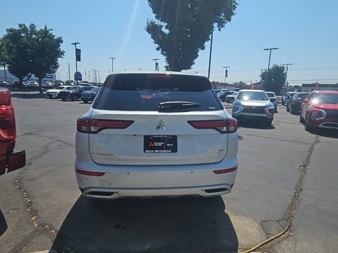New 2025 Mitsubishi Outlander SE image 10