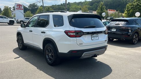 Used 2025 Honda Pilot TrailSport image 4