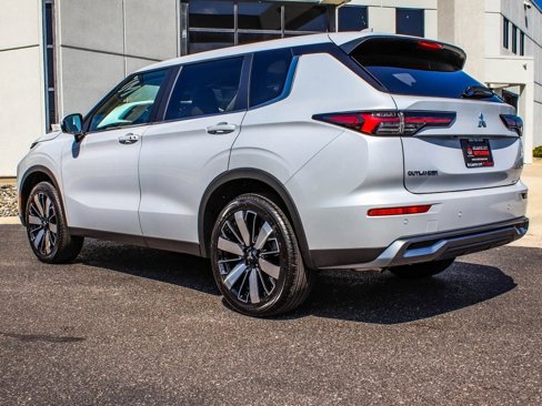 New 2025 Mitsubishi Outlander SE image 4