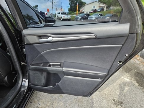 Used 2020 Ford Fusion Titanium image 12