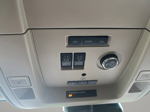 Used 2019 Chevrolet Suburban LT w/ LT Signature Package image 28