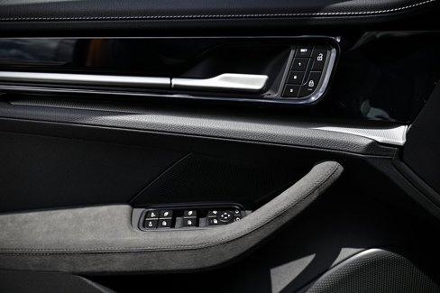 New 2025 Porsche Panamera 4 image 18