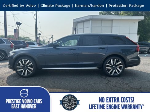 Used 2025 Volvo V90 B6 Cross Country Plus w/ Climate Package image 4