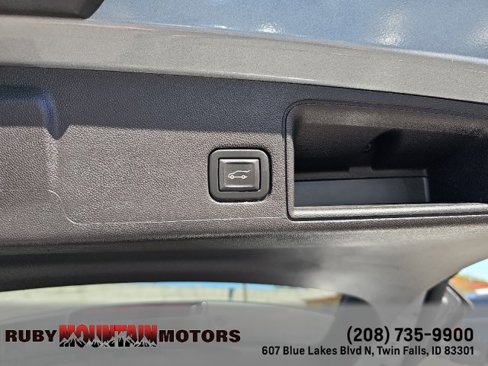 Used 2023 GMC Terrain AT4 image 27