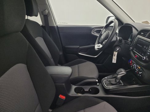 Used 2023 Kia Soul LX image 21