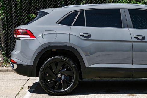 Used 2024 Volkswagen Atlas Cross Sport SE w/ Panoramic Sunroof Package image 13