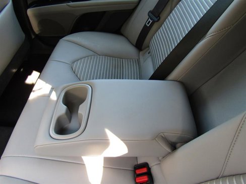 Used 2020 Toyota Camry SE image 29