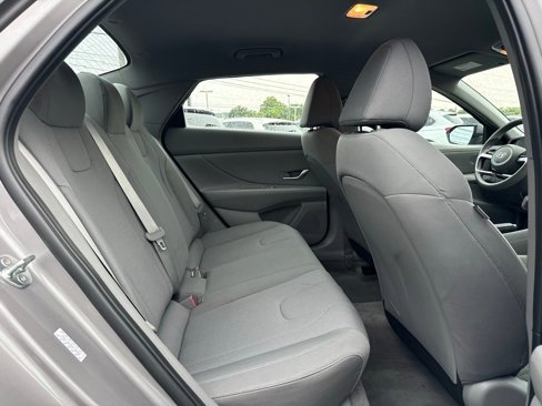 Used 2021 Hyundai Elantra SE image 30