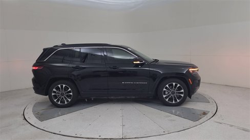 New 2025 Jeep Grand Cherokee Overland w/ Luxury Tech Group IV image 17