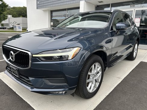 Used 2021 Volvo XC60 T5 Momentum w/ Premium Package image 3