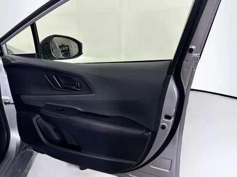 Used 2025 Toyota Prius LE image 31