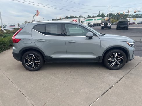 Used 2025 Volvo XC40 B5 Core image 6