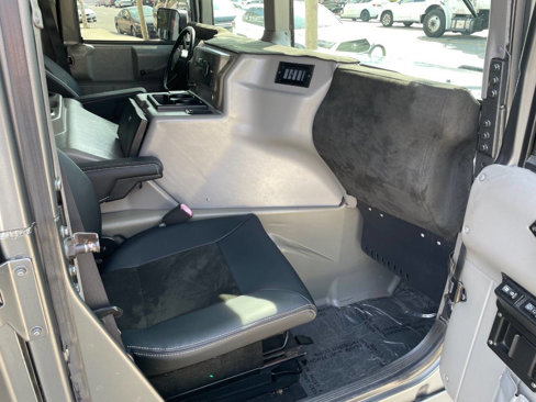 Used 2003 HUMMER H1 4-Door Wagon image 22