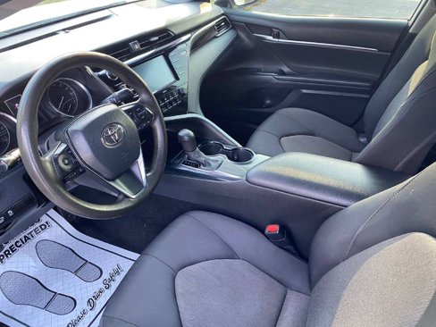 Used 2020 Toyota Camry LE image 9