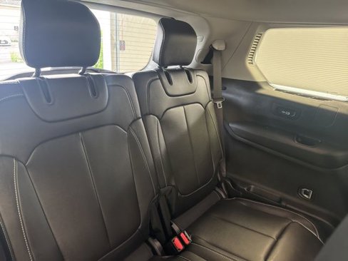 Used 2022 Jeep Grand Cherokee L Limited image 15