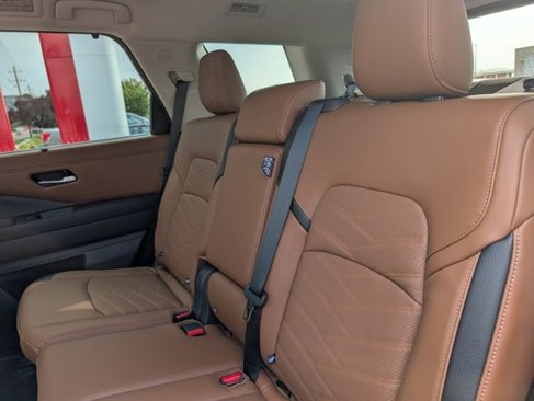New 2025 Nissan Pathfinder Platinum w/ Cargo Package image 8
