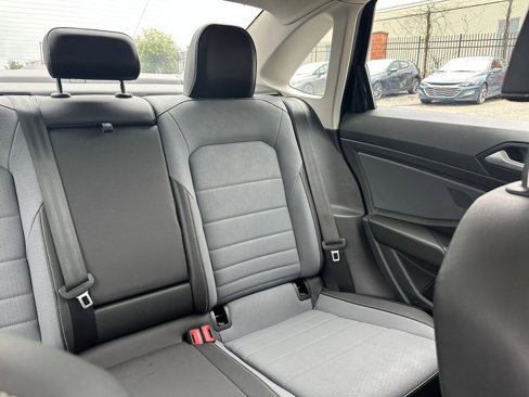 Used 2025 Volkswagen Jetta SE image 36