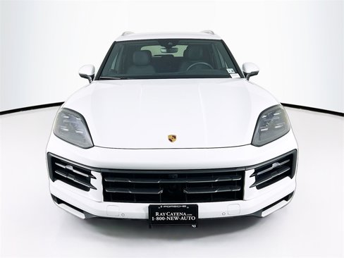 Used 2025 Porsche Cayenne image 6