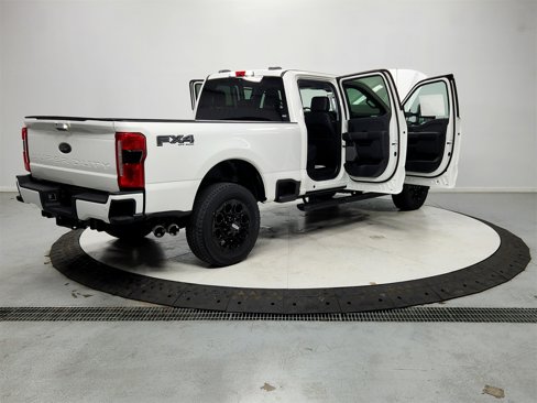 New 2025 Ford F250 Lariat w/ Black Appearance Package image 15