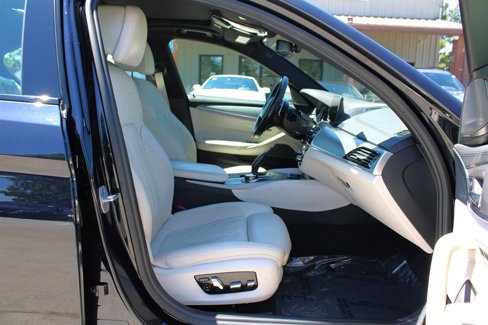 Used 2018 BMW M550i xDrive image 21