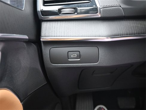 Used 2024 Volvo XC90 B6 Ultimate w/ Lounge Package image 29