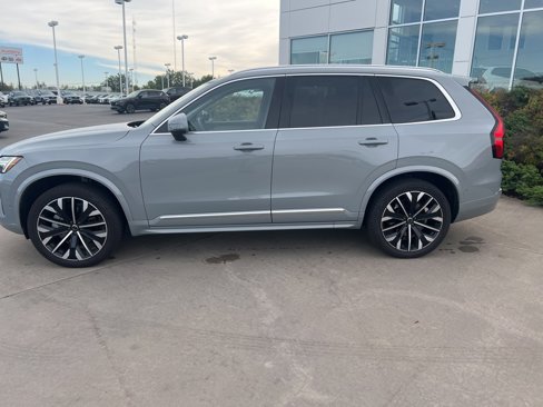Used 2025 Volvo XC90 B5 Plus image 2