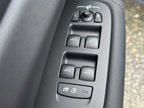 New 2026 Volvo XC60 B5 Ultra w/ Protection Package Premier image 19