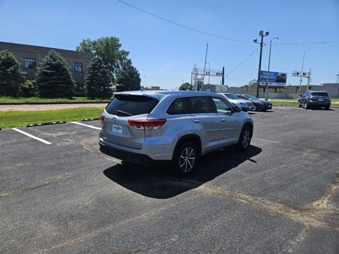 Used 2018 Toyota Highlander XLE image 5