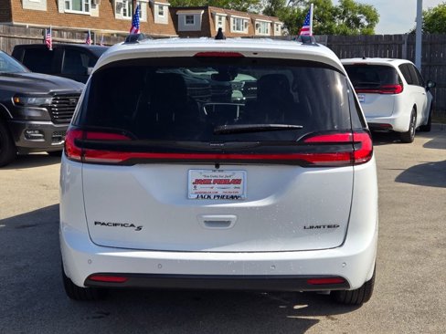 New 2026 Chrysler Pacifica Limited image 11