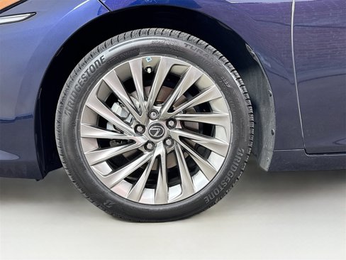 Used 2023 Lexus ES 300h w/ Luxury Package image 25