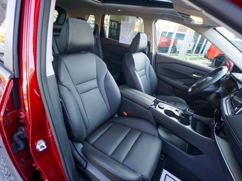 Used 2022 Nissan Rogue SV w/ SV Premium Package image 26
