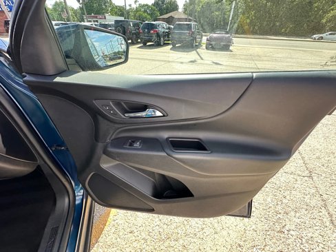 Used 2019 Chevrolet Equinox LT w/ Driver Convenience Package image 24