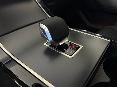 Used 2026 Land Rover Range Rover Velar S image 20