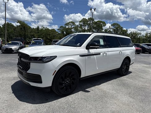 New 2025 Lincoln Navigator L Reserve image 2
