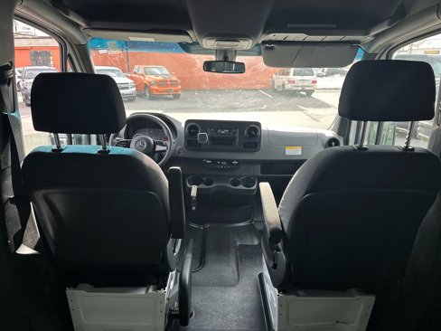 Used 2022 Mercedes-Benz Sprinter 2500 image 21
