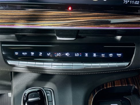 Used 2022 Cadillac Escalade ESV Luxury w/ LPO, Illumination Package image 16