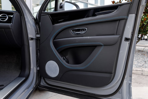 Used 2024 Bentley Bentayga image 30