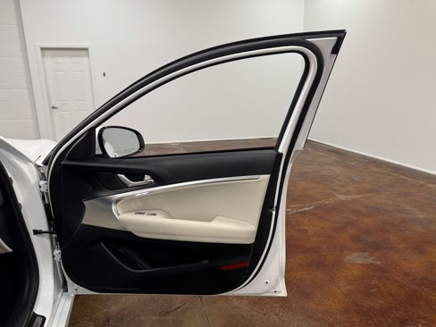 Used 2025 Genesis G70 2.5T image 63