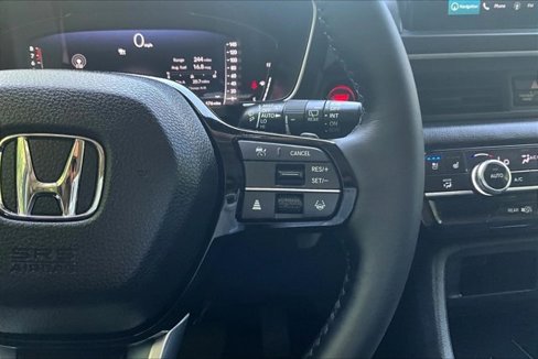 Used 2025 Honda Pilot Elite image 12