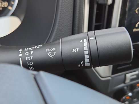 Used 2025 Nissan Frontier SV image 28