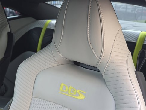 Used 2023 Aston Martin DBS Coupe image 4